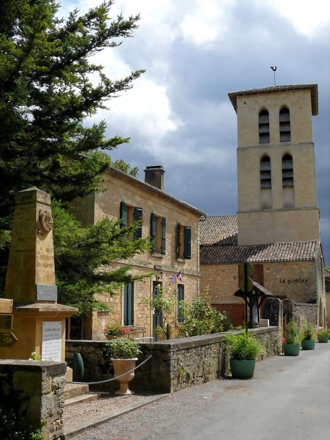 La mairie et l'église de Molières - Molières (24480) - Dordogne