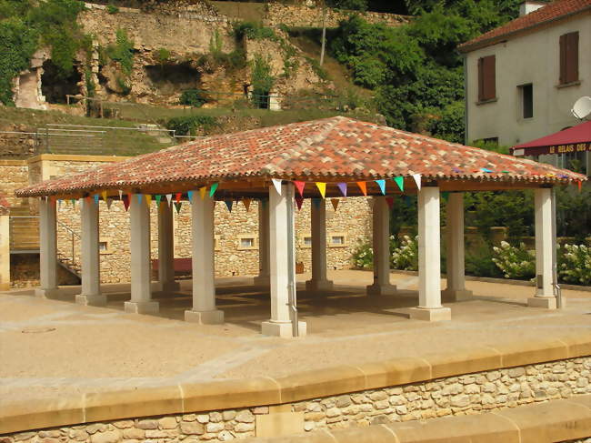 La halle de Mouleydier - Mouleydier (24520) - Dordogne