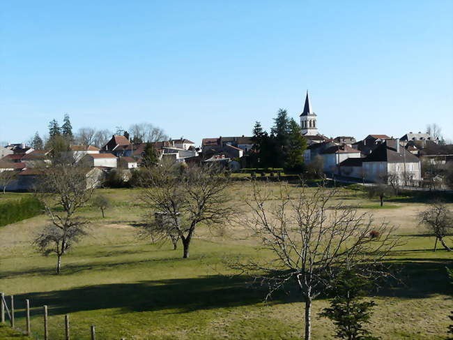 Le bourg de Négrondes - Négrondes (24460) - Dordogne