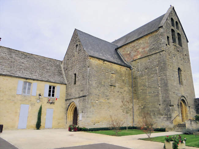 La mairie et l'église Saint-Pierre-ès-Liens de Paulin - Paulin (24590) - Dordogne