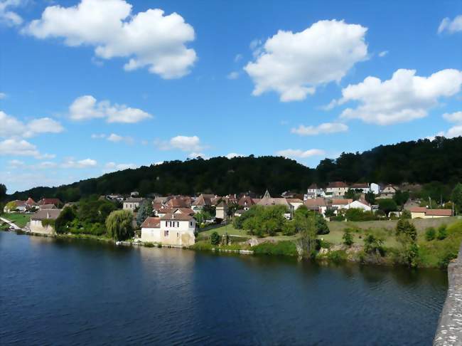 Le bourg de Saint-Capraise-de-Lalinde au bord de la Dordogne - Saint-Capraise-de-Lalinde (24150) - Dordogne