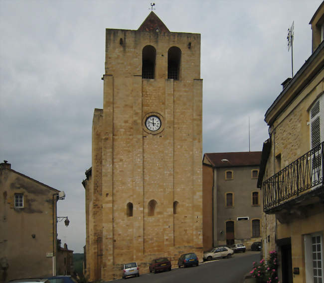 Le clocher-donjon de l'église Saint-Cyprien - Saint-Cyprien (24220) - Dordogne