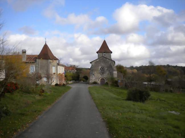 L'église et le village de Saint-Félix-de-Bourdeilles - Saint-Félix-de-Bourdeilles (24340) - Dordogne
