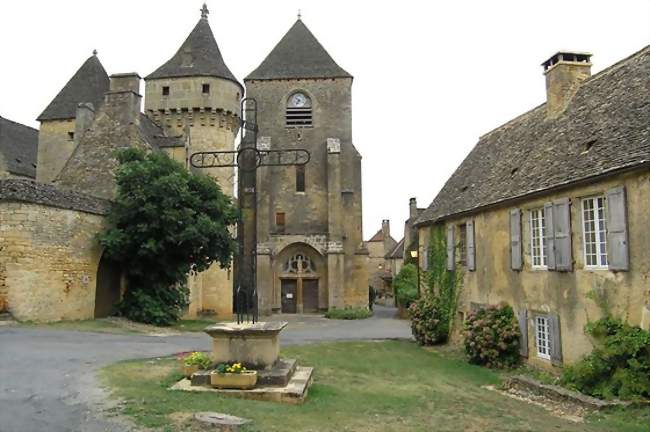 Le château et l'église de Saint-Geniès - Saint-Geniès (24590) - Dordogne