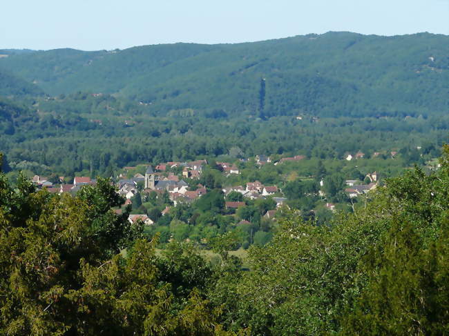 Le bourg de Saint-Julien-de-Lampon vu depuis le château de Fénelon - Saint-Julien-de-Lampon (24370) - Dordogne