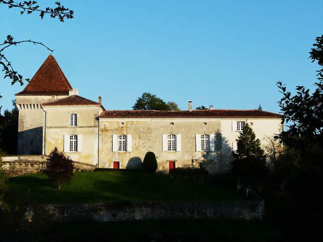 Le château de la Vergne à Saint-Sulpice-de-Mareuil - Saint-Sulpice-de-Mareuil (24340) - Dordogne