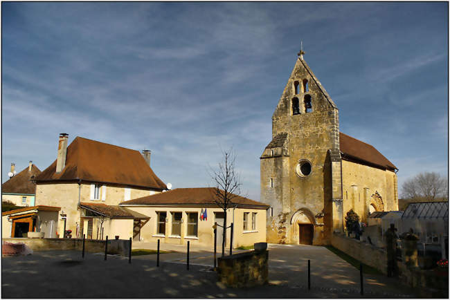 La mairie et l'église de Saint-Vincent-le-Paluel - Saint-Vincent-le-Paluel (24200) - Dordogne