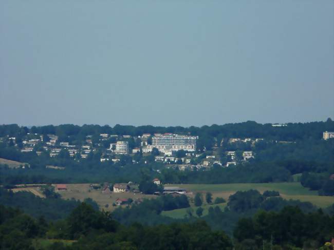 La cité de Clairvivre vue depuis le puy de Raffaillac - Salagnac (24160) - Dordogne