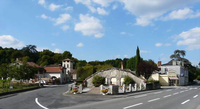 Le bourg de Sarliac-sur-l'Isle - Sarliac-sur-l'Isle (24420) - Dordogne