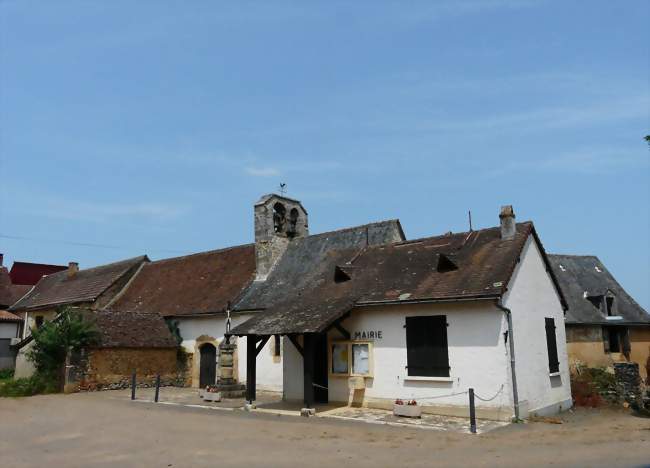 L'église et la mairie de Temple-Laguyon - Temple-Laguyon (24390) - Dordogne