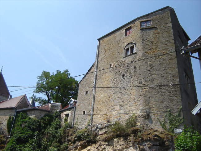 Le donjon du château d'Abbans-Dessus - Abbans-Dessus (25440) - Doubs