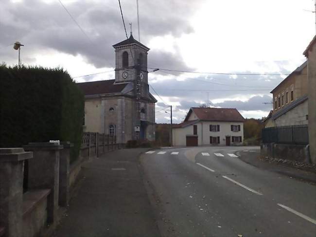 L'église et rue de Bondeval - Bondeval (25230) - Doubs