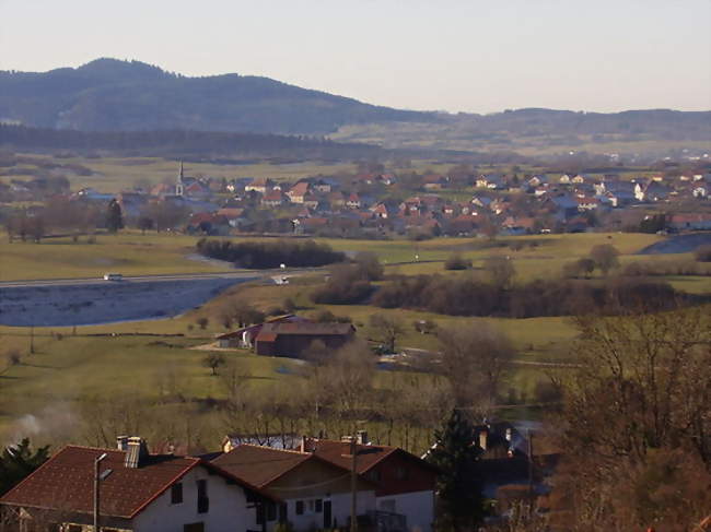 Vue générale du village et de son territoire (2006) - Flangebouche (25390) - Doubs