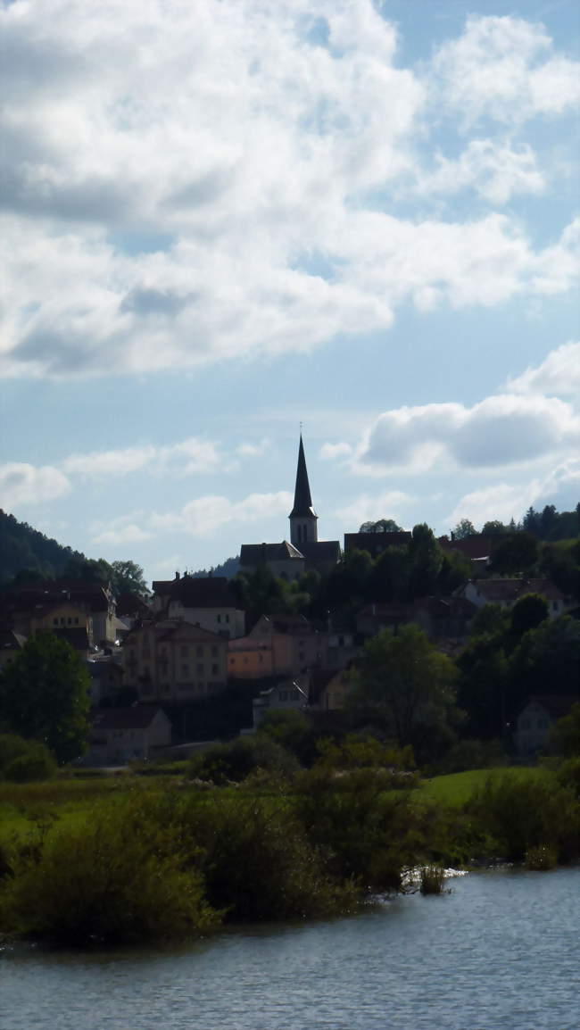 Léglise Saint-Jean (XIXe siècle), la plus grande des quatre églises de Villers-le-Lac La flèche culmine à 40 m - Villers-le-Lac (25130) - Doubs