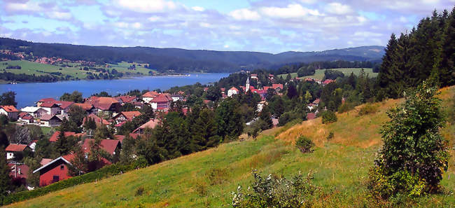 Vue générale sur le village, depuis les hauteurs - Malbuisson (25160) - Doubs