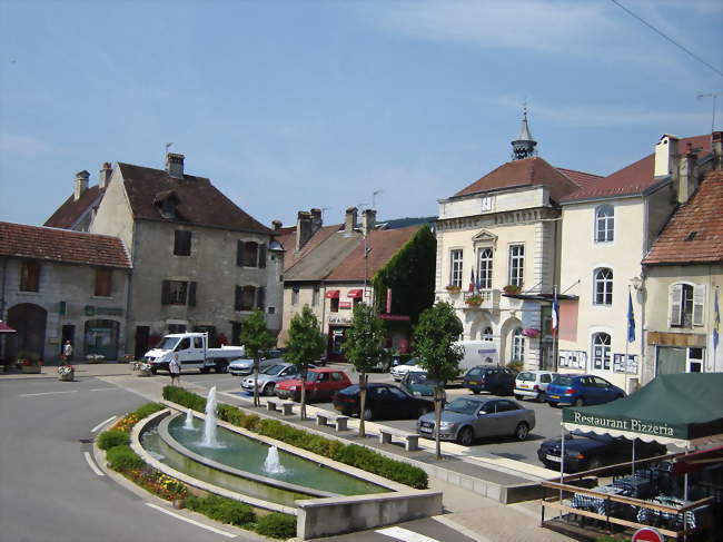 Place de la mairie - Quingey (25440) - Doubs