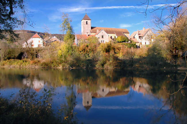 Vue depuis les rives de la Loue - Scey-Maisières (25290) - Doubs