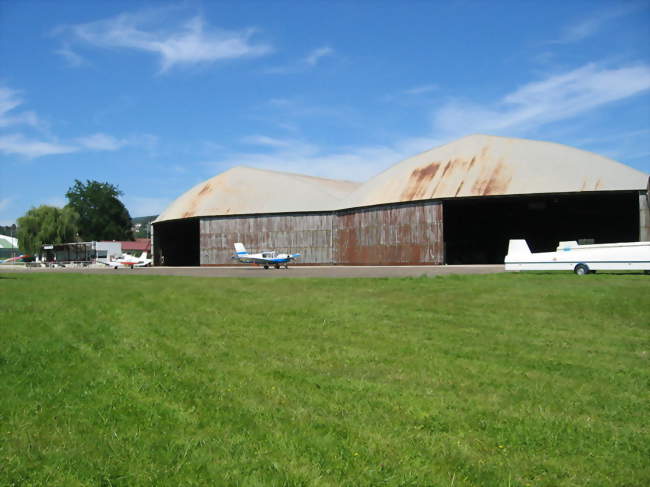 L'aérodrome de Besançon-Thise - Thise (25220) - Doubs