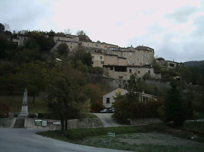 Vue sur la butte du village d'Aurel - Aurel (26340) - Drôme