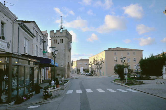 la tour et la mairie - Beaumont-lès-Valence (26760) - Drôme