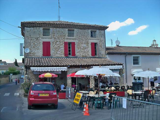 Le village vu du pont sur l'Hérin - Bouchet (26790) - Drôme