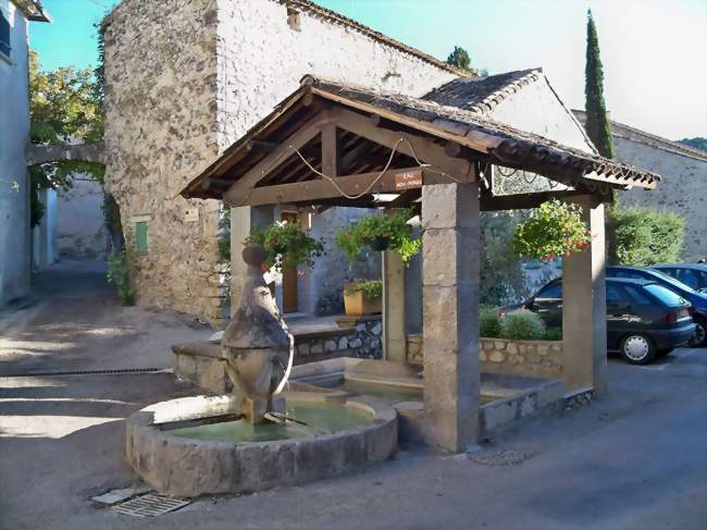 Fontaine - lavoir de Curnier - Curnier (26110) - Drôme
