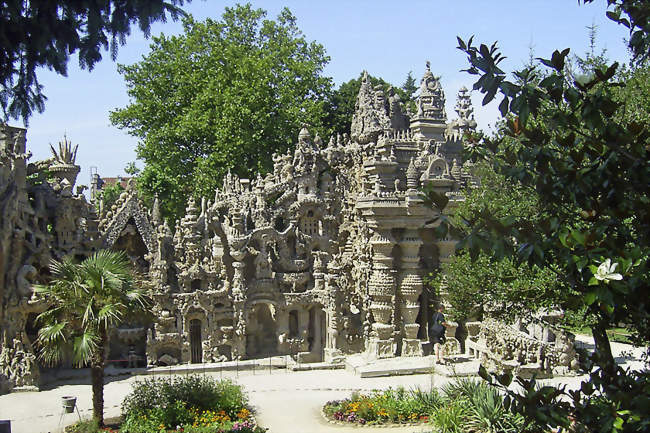Trois cafés gourmands au Palais idéal