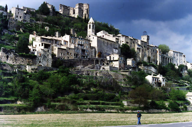 Marché de Montbrun les Bains