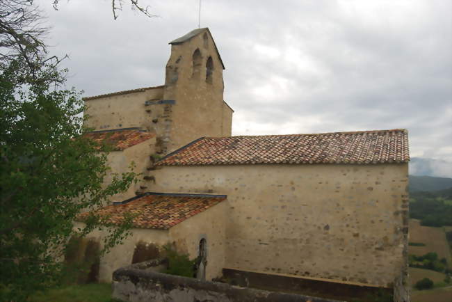 Église de Montclar-sur-Gervanne, qui domine le village - Montclar-sur-Gervanne (26400) - Drôme