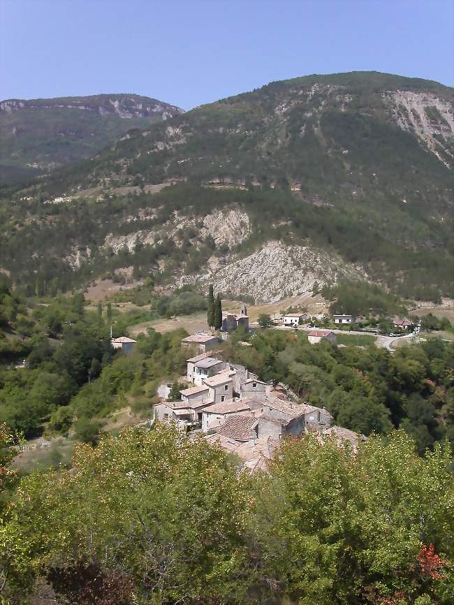 Saint Benoit en Diois depuis les ruines de son chateau - Saint-Benoit-en-Diois (26340) - Drôme