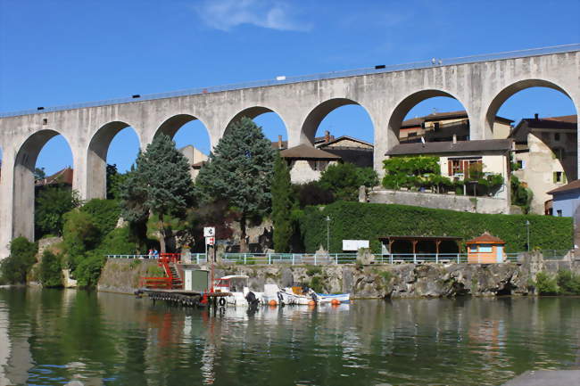 Saint-Nazaire-en-Royans et son aqueduc - Saint-Nazaire-en-Royans (26190) - Drôme