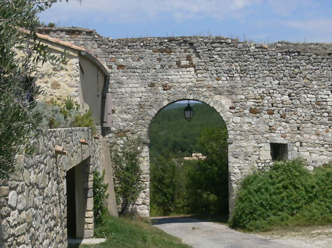Porte des remparts de Valaurie - Valaurie (26230) - Drôme