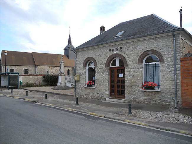 La mairie et l'église de Chaignes - Chaignes (27120) - Eure