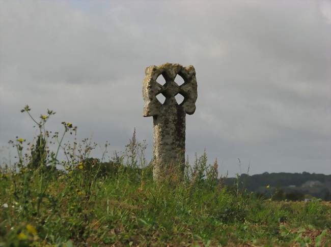 Croix Percée - Neaufles-Saint-Martin (27830) - Eure