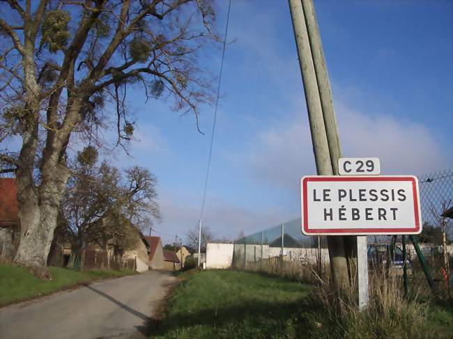 Une entrée du village - Le Plessis-Hébert (27120) - Eure
