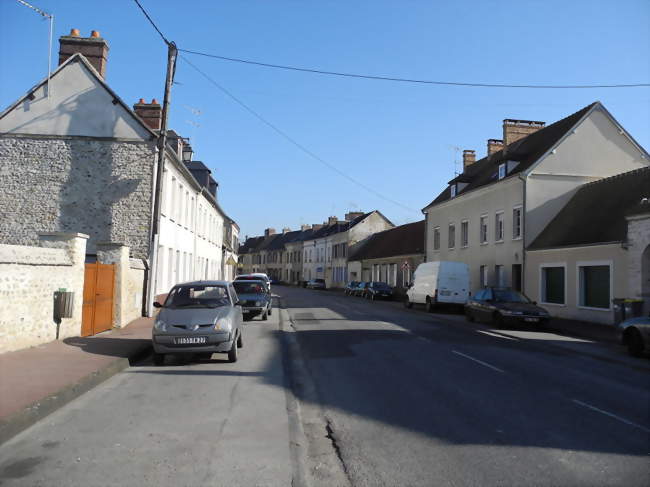 La rue principale de Saint-Aquilin - D141 - Saint-Aquilin-de-Pacy (27120) - Eure