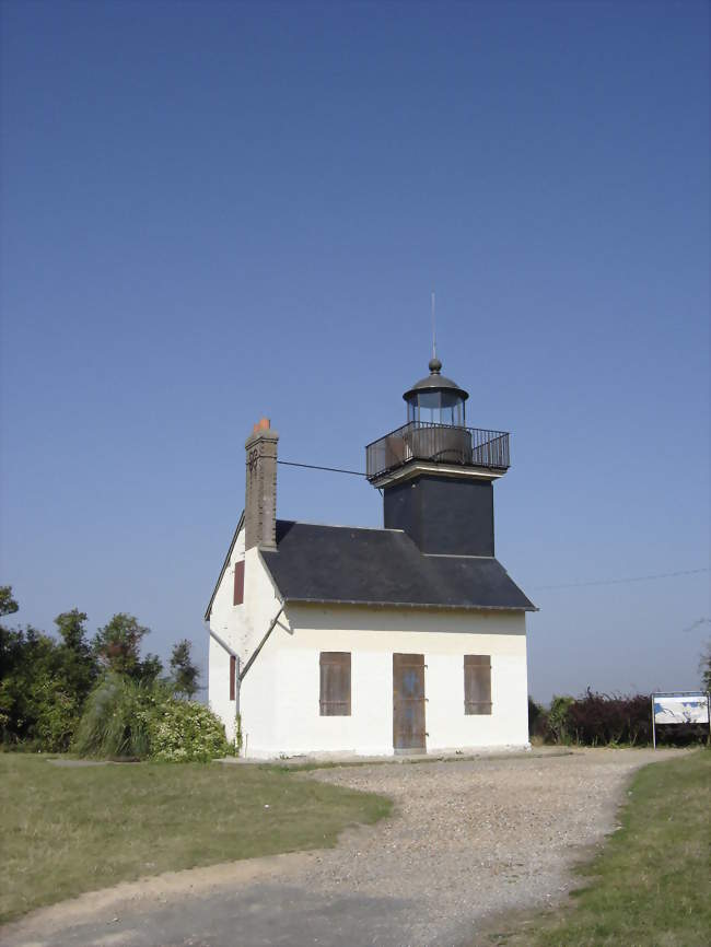 Le Phare de la Roque, à la pointe du même nom - Saint-Samson-de-la-Roque (27680) - Eure