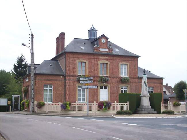 Mairie-école du Tronquay et son monument aux morts - Le Tronquay (27480) - Eure