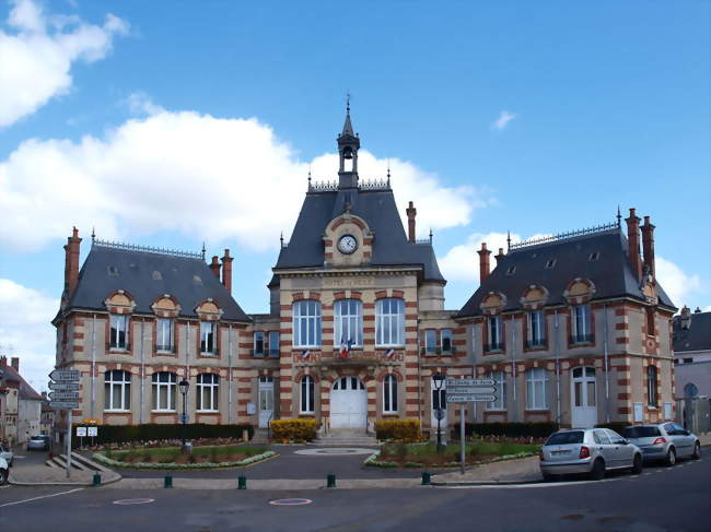 L'hôtel de ville - Auneau (28700) - Eure-et-Loir