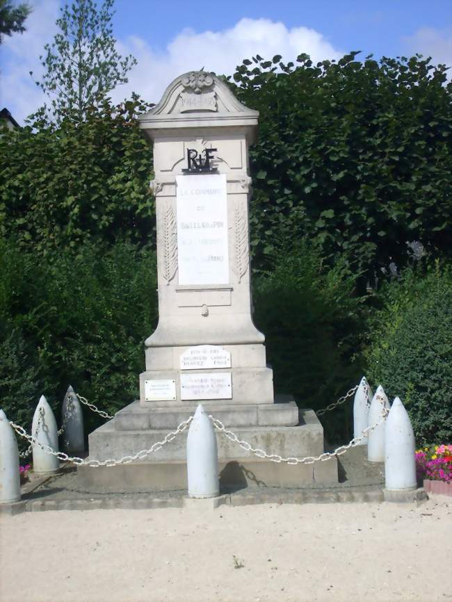 Monument aux morts à Bailleau-le-pin - Crédits: jefrpy/Panoramio/CC by SA