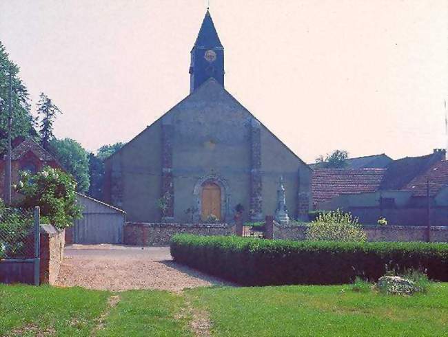 L'église Saint-Pierre et le monument aux morts en 1977 - Berchères-Saint-Germain (28300) - Eure-et-Loir