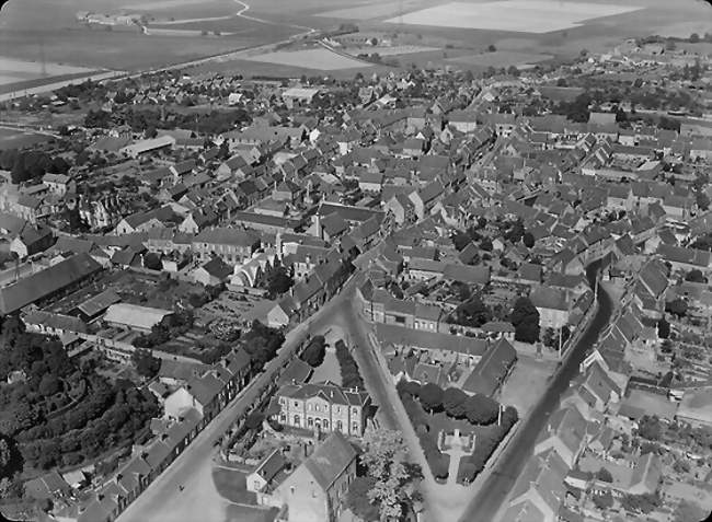 Vue aérienne de la commune - Courville-sur-Eure (28190) - Eure-et-Loir