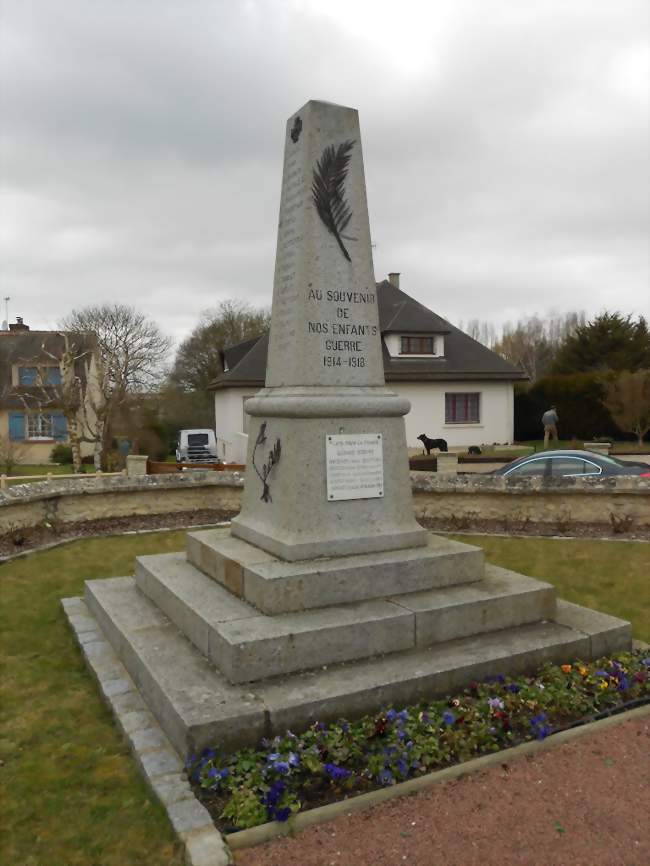 Monument aux morts à Nogent le Phaye - Crédits: jefrpy/Panoramio/CC by SA