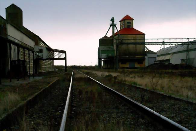 Chemins de fer à Orgères en Beauce - Crédits: geograf28/Panoramio/CC by SA