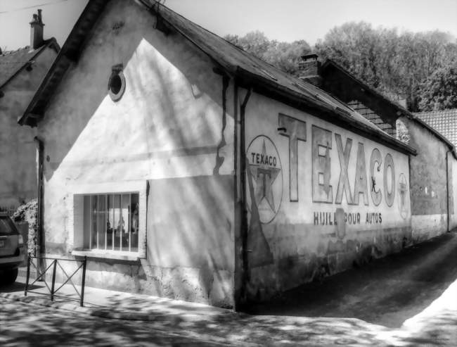 Vieux pub à Saint-Piat - Crédits: kleretnet/Panoramio/CC by SA