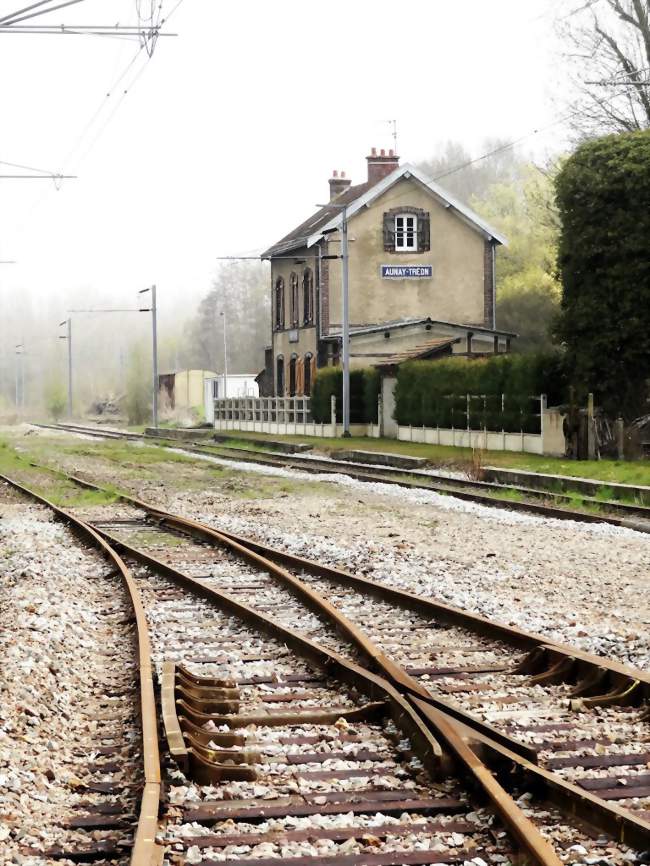 Ancienne gare de Tréon - Crédits: kleretnet/Panoramio/CC by SA