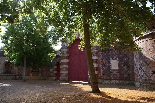 Lentrée du château - Villebon (28190) - Eure-et-Loir