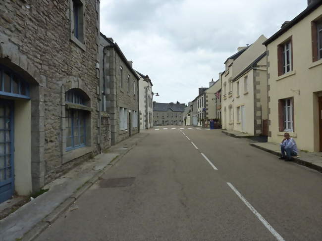 La rue principale du village - Berrien (29690) - Finistère