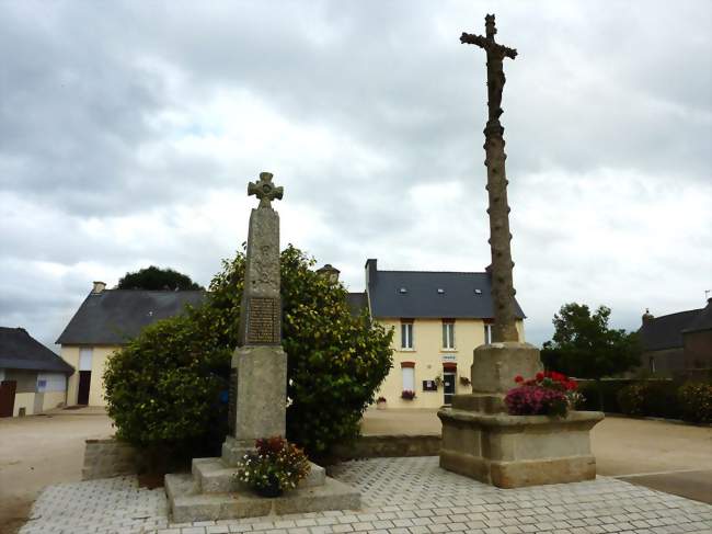 Le calvaire, le monument aux morts et la mairie - Bolazec (29640) - Finistère