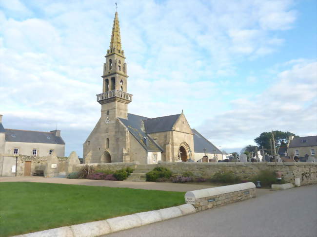La place de Rohan au centre du bourg - Coat-Méal (29870) - Finistère